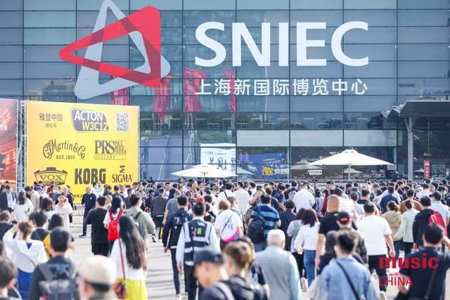 Kína alþjóðlega hljóðfæri hefur opnað og margs konar hljóðfæri víðsvegar að ú...